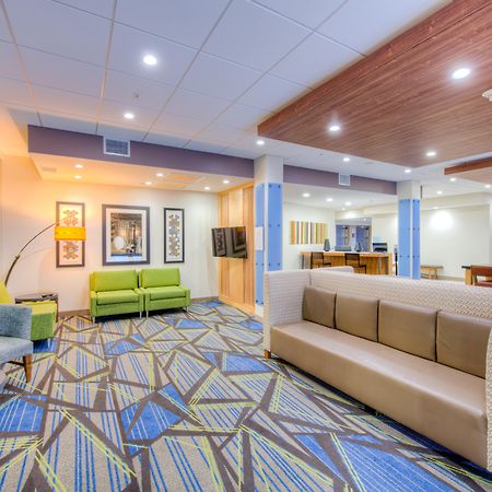 Holiday Inn Express & Suites - Remington By Ihg Екстериор снимка