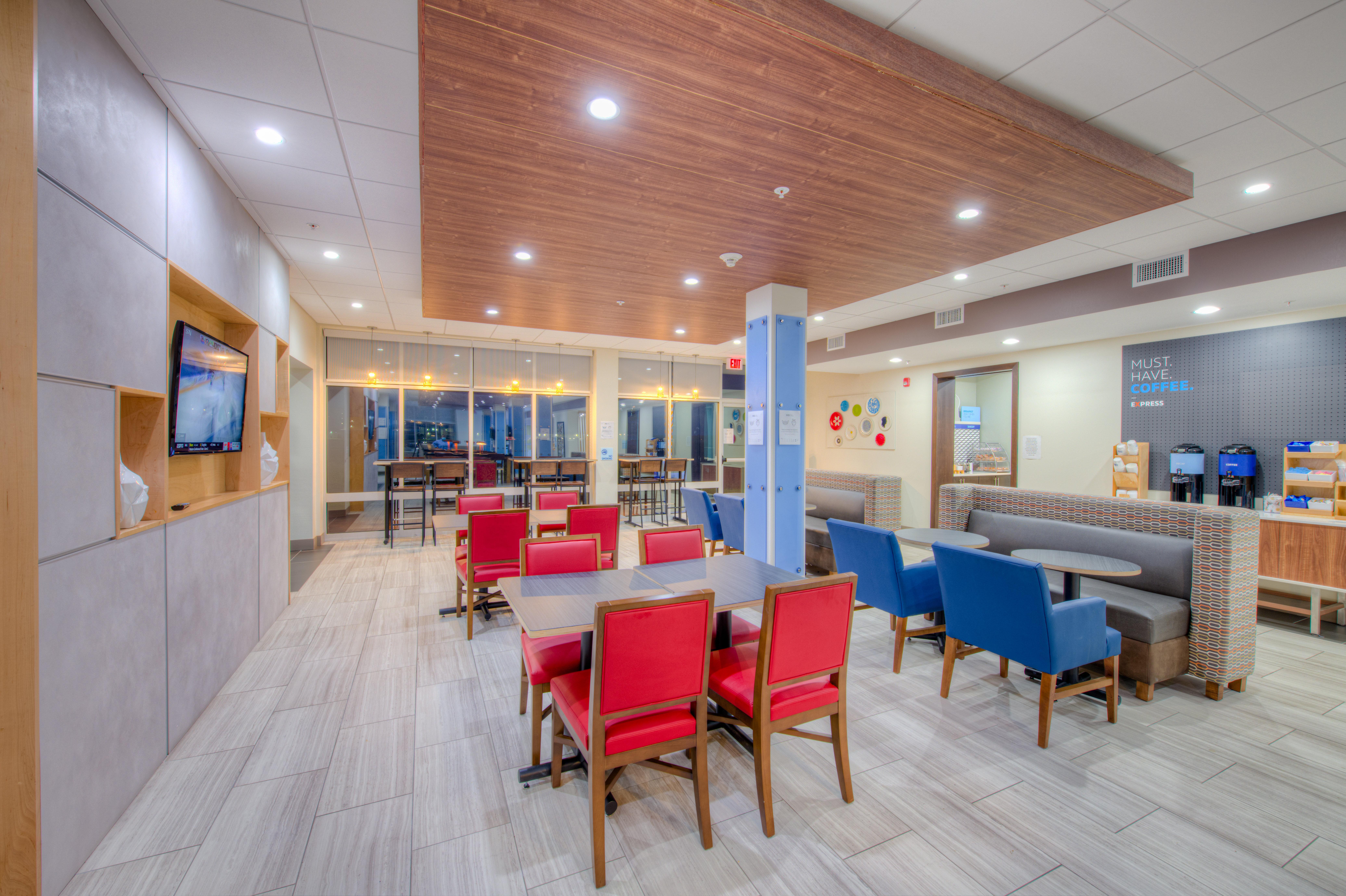Holiday Inn Express & Suites - Remington By Ihg Екстериор снимка