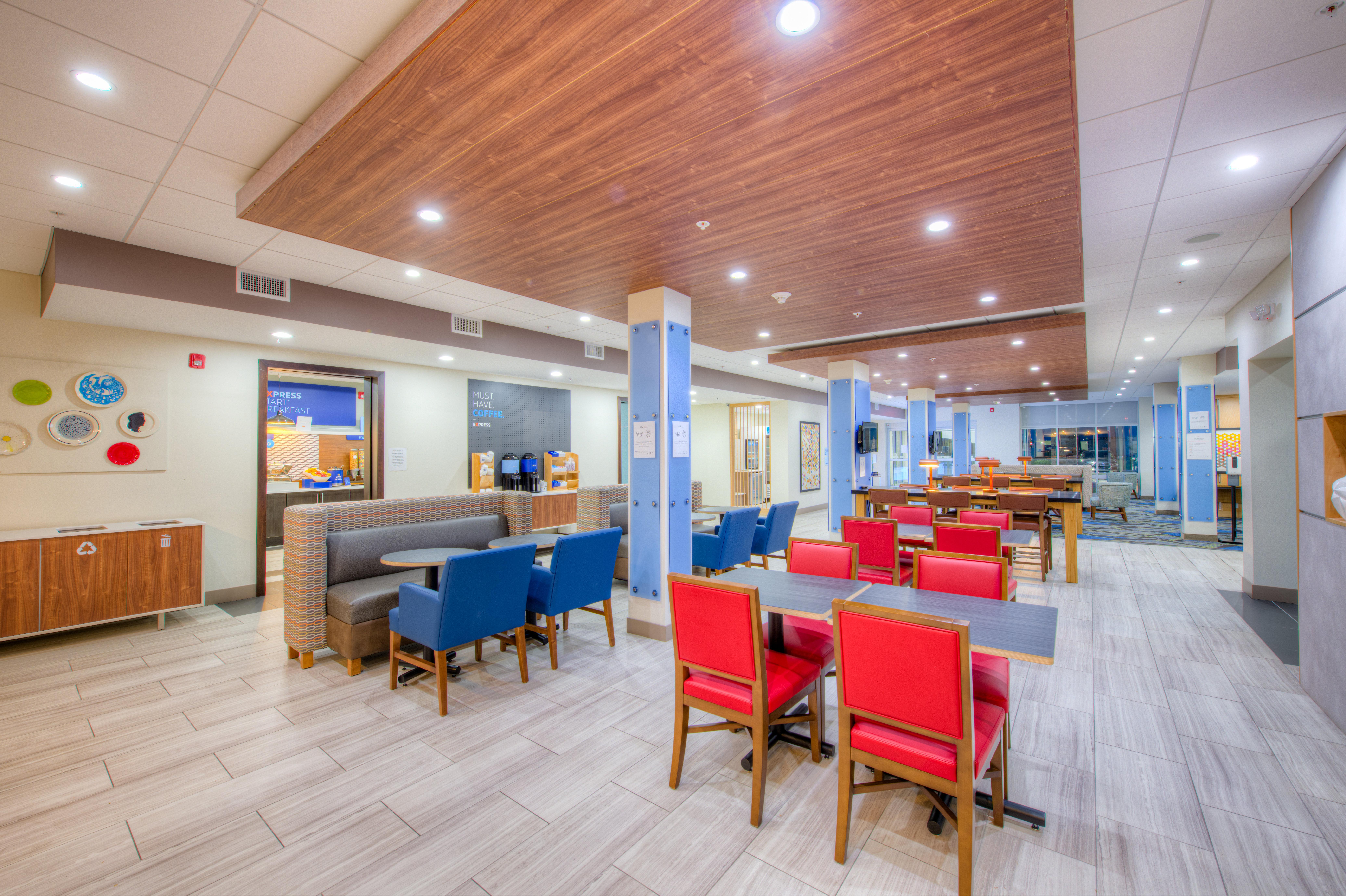 Holiday Inn Express & Suites - Remington By Ihg Екстериор снимка