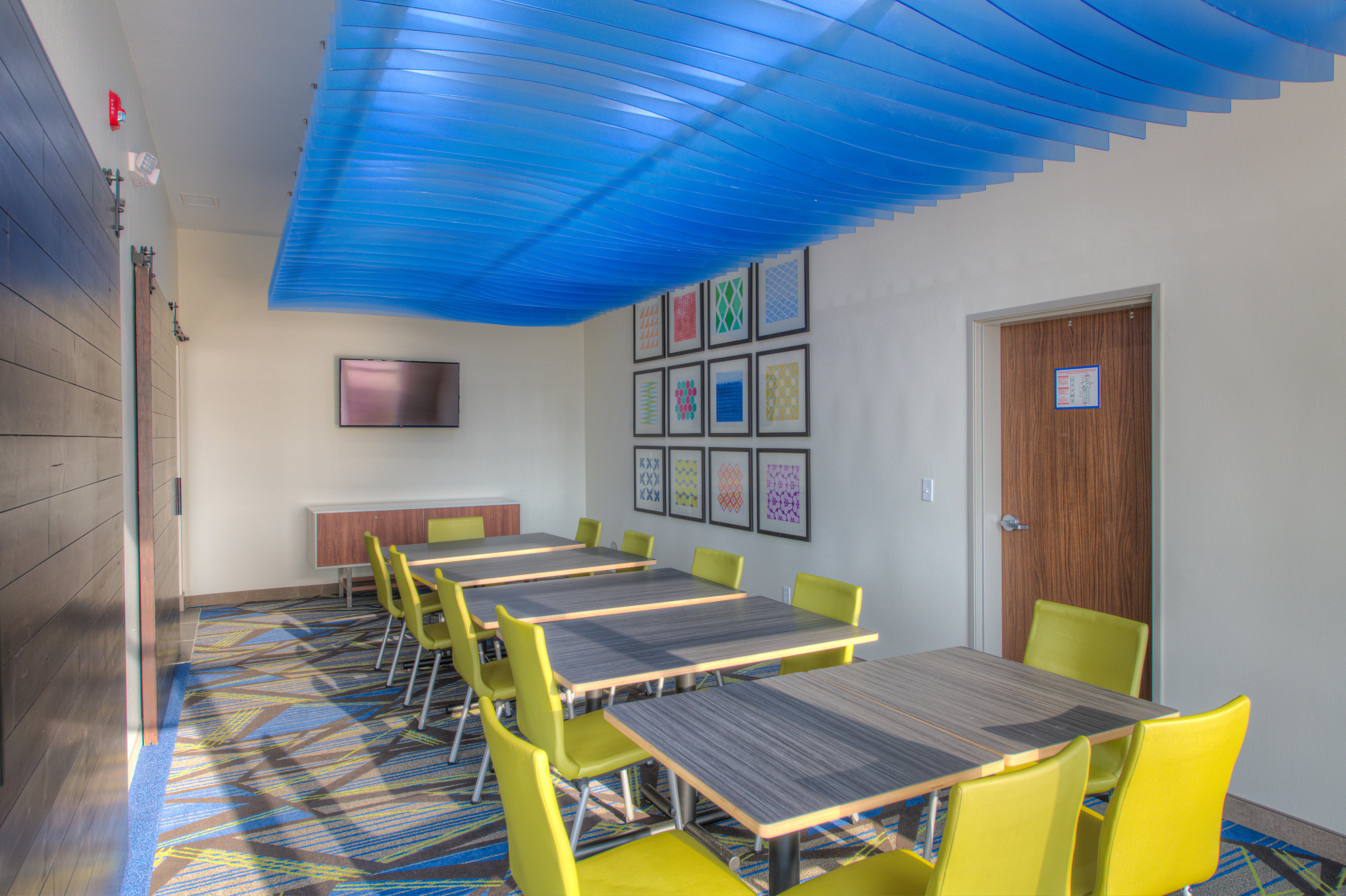 Holiday Inn Express & Suites - Remington By Ihg Екстериор снимка