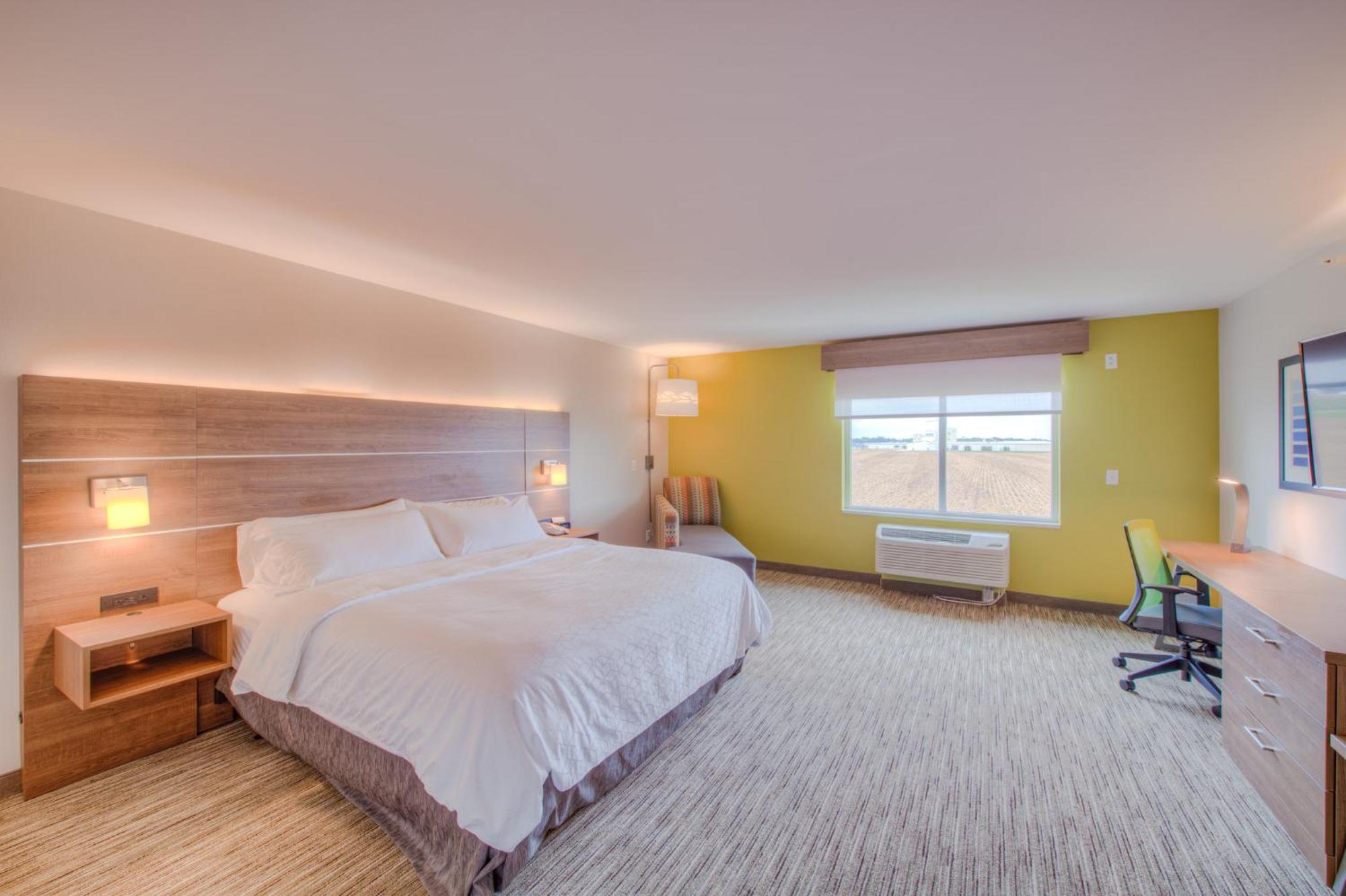 Holiday Inn Express & Suites - Remington By Ihg Екстериор снимка