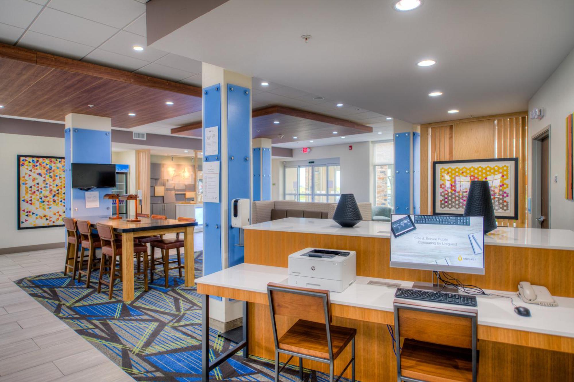 Holiday Inn Express & Suites - Remington By Ihg Екстериор снимка
