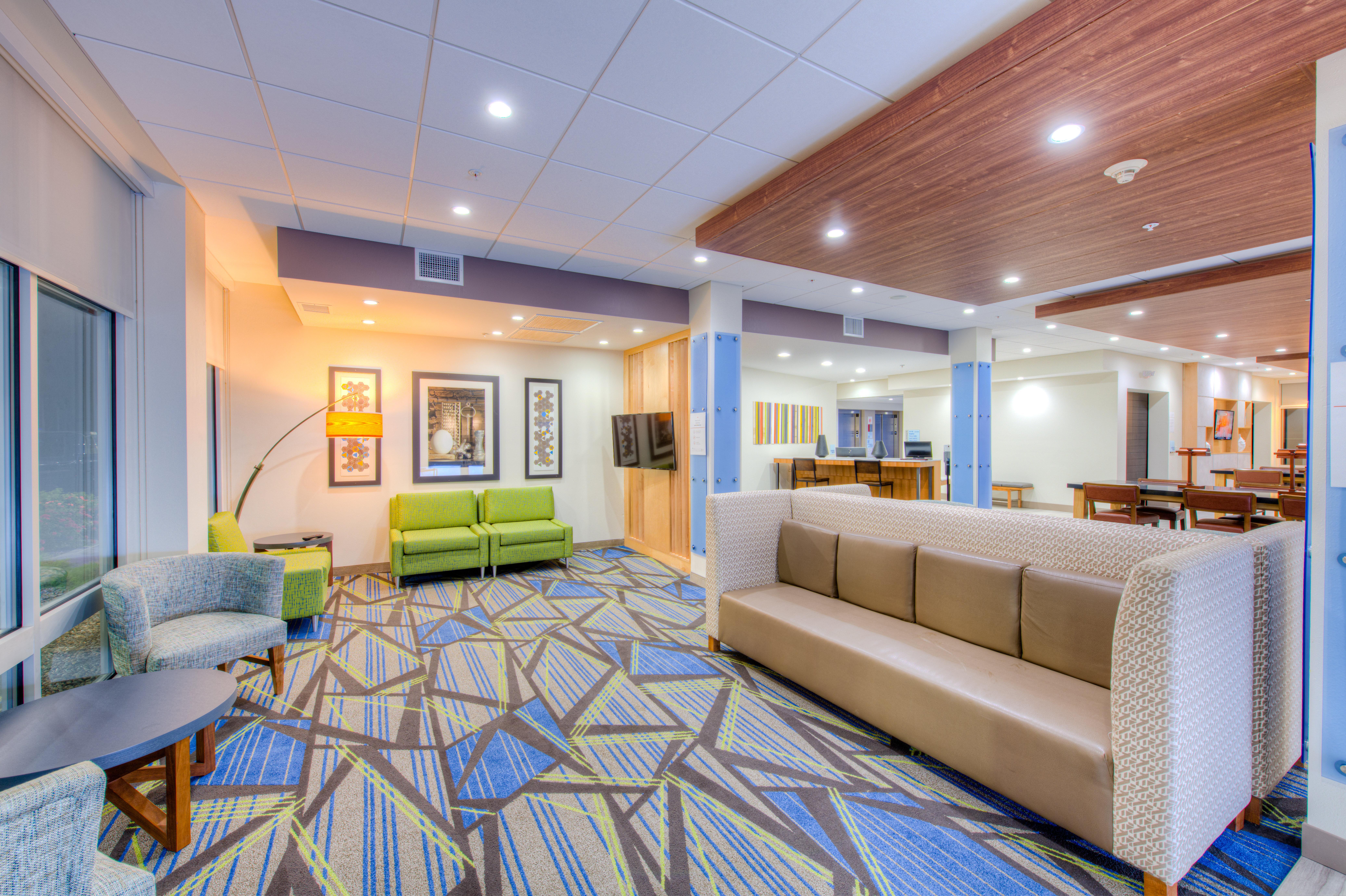 Holiday Inn Express & Suites - Remington By Ihg Екстериор снимка